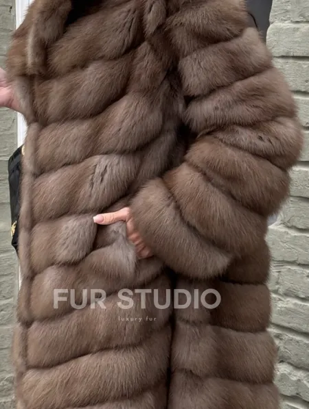 Длинная шуба из меха куницы - фото 1