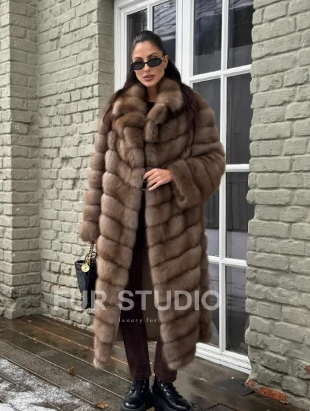 Длинная шуба из меха куницы - фото 11