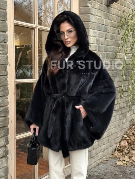 Меховое пончо из скандинавской норки с капюшоном - черный изумруд - фото 9