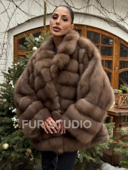 Полушубок оверсайз из меха куницы с английским воротником - фото 6
