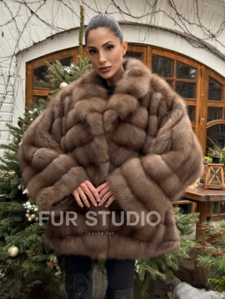 Полушубок оверсайз из меха куницы с английским воротником - фото 10