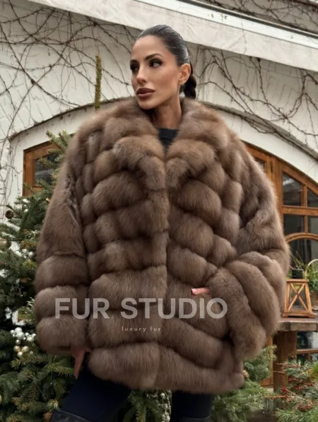Полушубок оверсайз из меха куницы с английским воротником - фото 12
