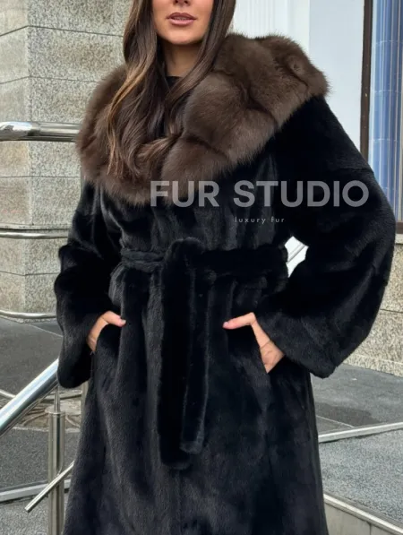 Черная норковая шуба с капюшоном куница - фото 1