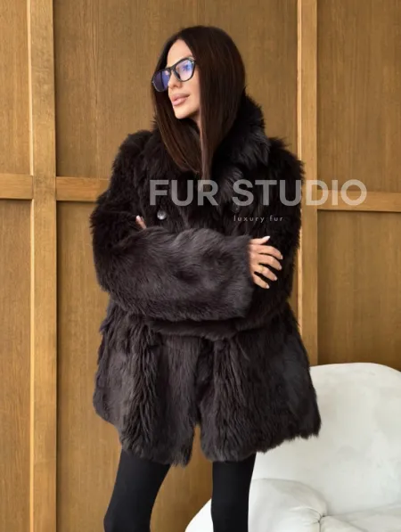 Двухсторонняя коричневая дубленка - фото 9