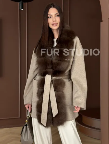 Пальто с отделкой из меха песца - фото 0