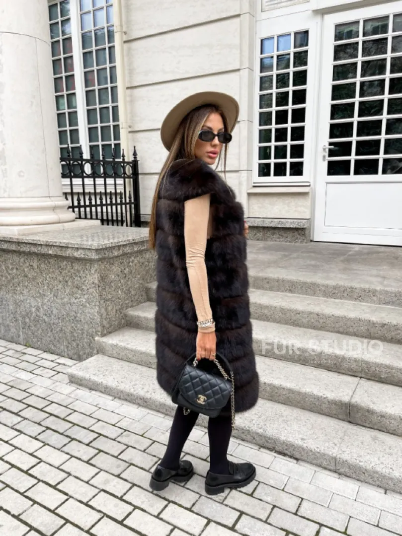 Жилет из куницы в цвете соболь - фото 3