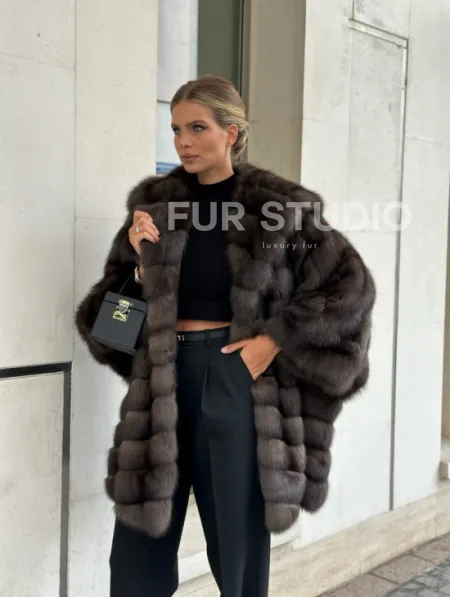 Эффектный жакет из меха соболя с капюшоном седина 1/2 - фото 7