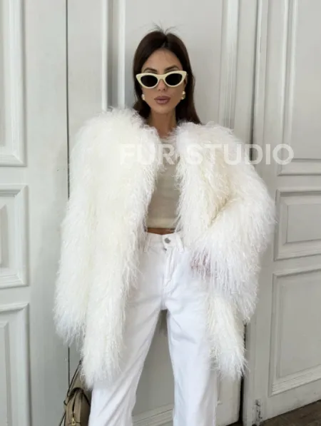 Белая шуба из меха ламы - фото 3