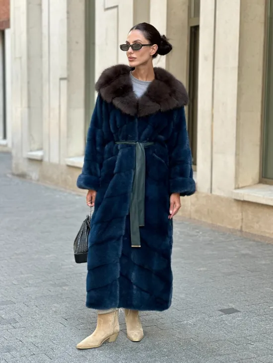 Удлиненная норковая шуба с капюшоном из куницы - цвет аквамарин - фото 10