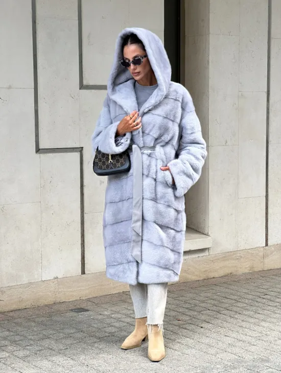 Эффектное пальто - шуба с капюшоном из меха голубой норки - фото 7