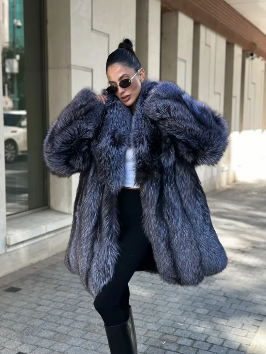 Удлиненная шуба из чернобурой лисы - фото 1