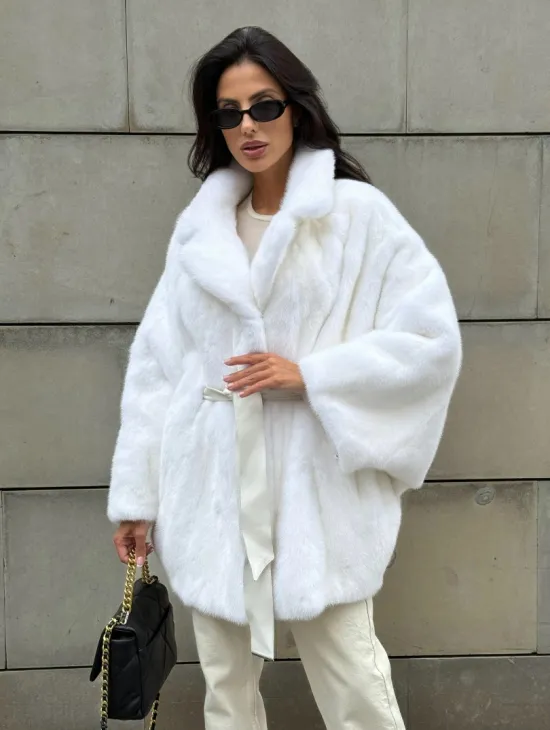 Белая шуба из норки SAGA летучая мышь английский ворот - фото 0