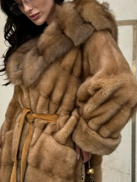 Норковая шуба с капюшоном из меха куницы - цвет карамель - фото 2