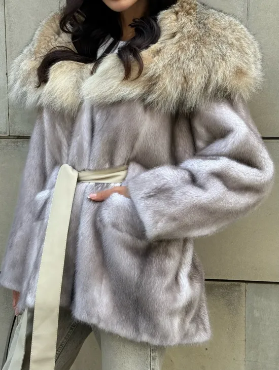 Полупальто из меха норки с капюшоном, отделка из меха рыси - цвет колотый лед - фото 4