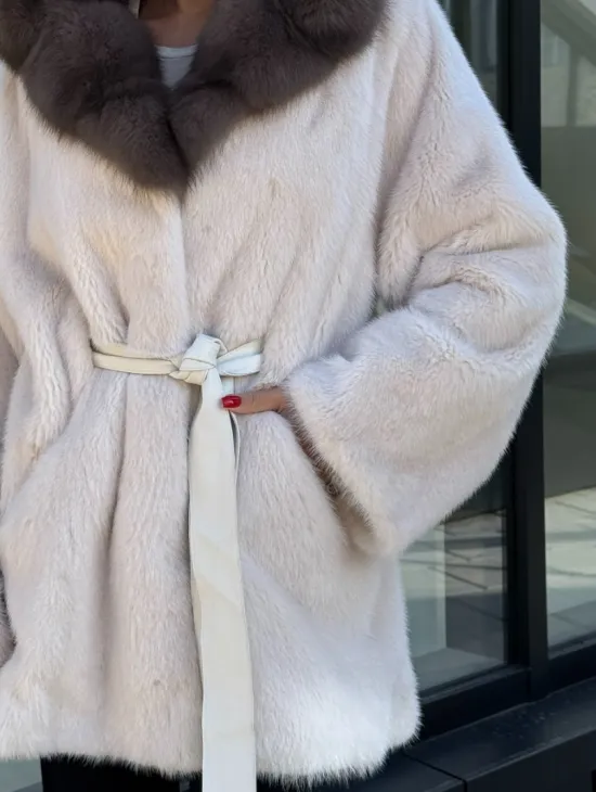 Полушубок из светлой норки с капюшоном куница с поясом - фото 1