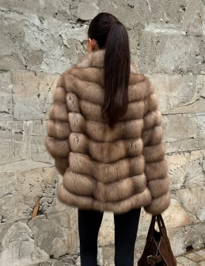 Полушубок из меха куницы тор-тор английский воротник - фото 9