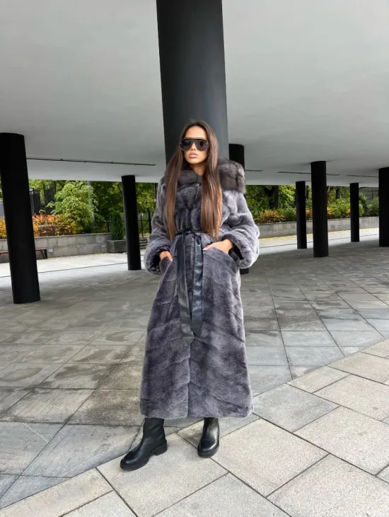 Шуба из аукционной норки с капюшоном куница цвет графит-хамелеон - фото 11