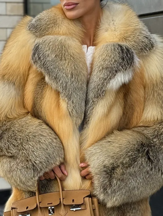 Золотистая шуба из натурального меха лисы цельные пластины - фото 1