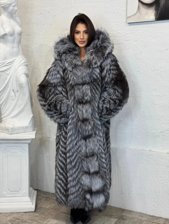 Длинная шуба с капюшоном из натуральной лисы Silver Fox Fur в росшив - фото 6