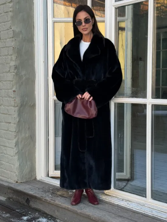 Элегантная модель женской норковой шубы с английским воротником из элитного меха норки - фото 3