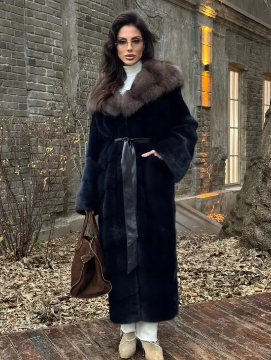 Норковая шуба с капюшоном из натурального меха куницы - фото 0