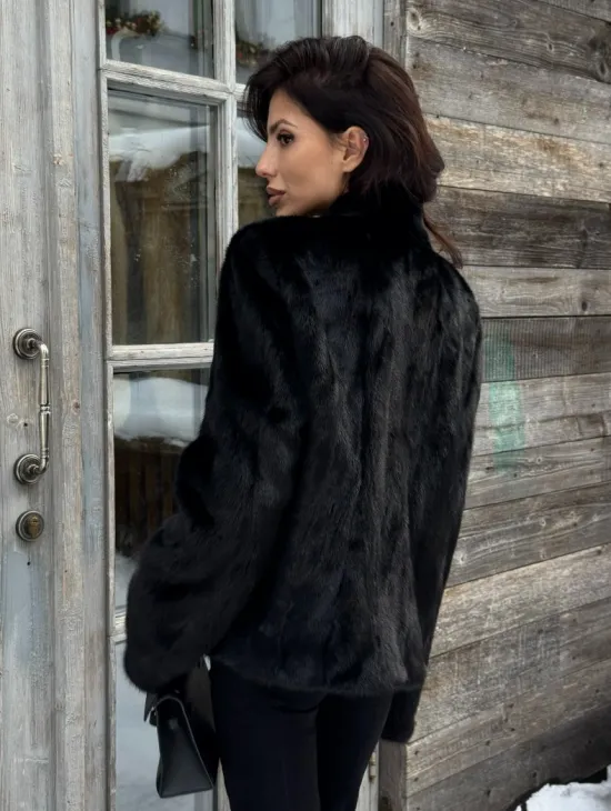 Черный короткий меховой жакет - полушубок с V-образным воротником - фото 3