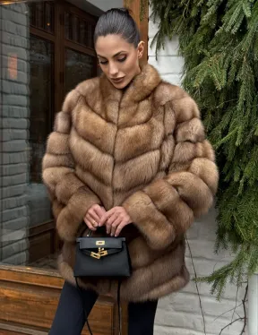 Полушубок из куницы с воротником V-образным - фото 10