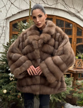 Полушубок оверсайз из меха куницы с английским воротником - фото 10