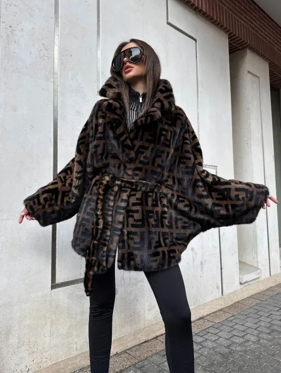 Шуба из плюшевой норки VELVET летучая мышь с черным принтом - фото 8