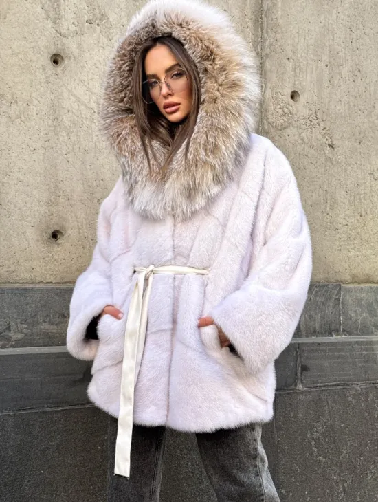 Белая норковая шуба-кимоно с капюшоном из отделки рыси - фото 4