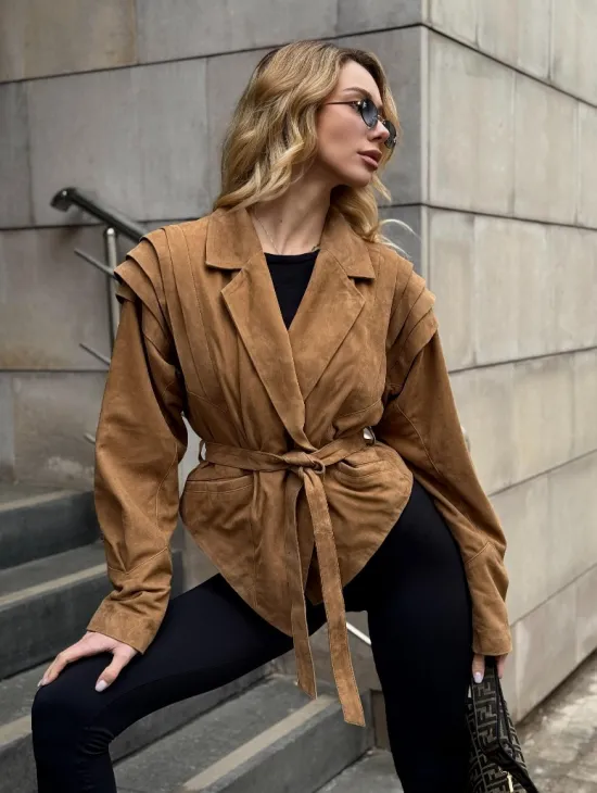 Женская куртка из замшевой кожи с поясом - American style - фото 7