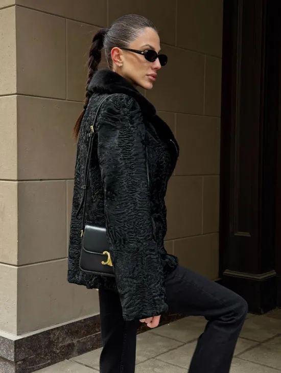 Каракулевая косуха с отделкой из меха норки на воротнике - фото 4