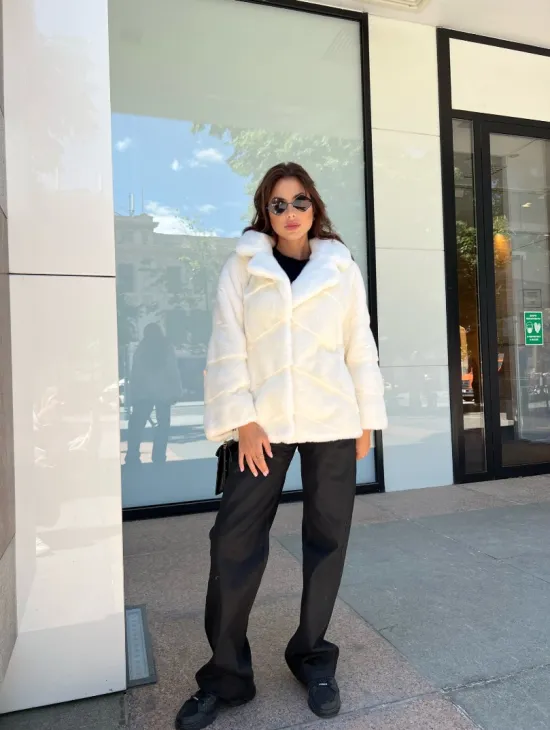 Белая короткая норковая шуба - фото 7