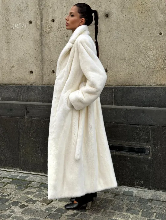 Длинная белая норковая шуба - фото 6
