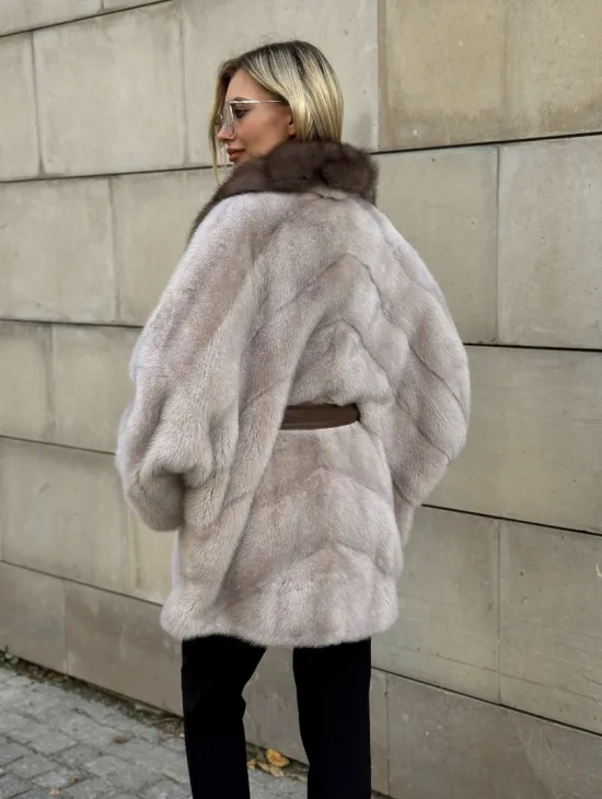 Шуба норковая летучая мышь с воротником куницы - фото 4