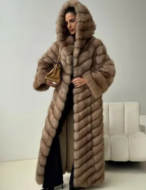 Длинная шуба из меха куницы с капюшоном - фото 1