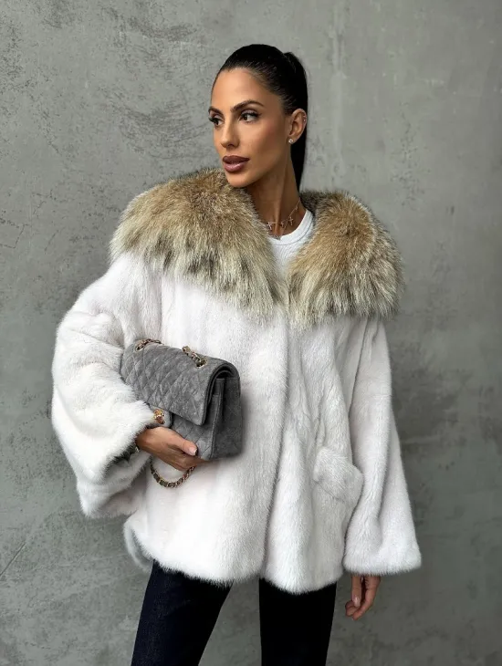 Светлая норковая шуба с капюшоном - фото 7