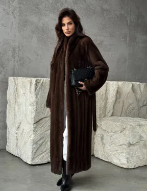Пальто из норки с V-образным воротом - фото 11