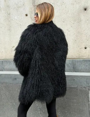 Черная шуба из ламы V-образный вырез - фото 6