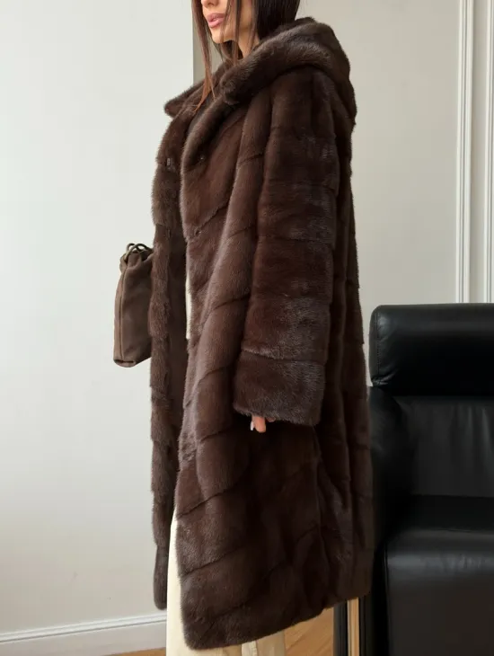 Коричневая норковая шуба с капюшоном - фото 3