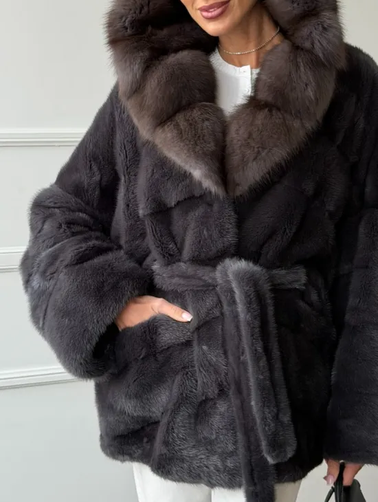 Графитовая шуба с капюшоном из куницы - фото 3