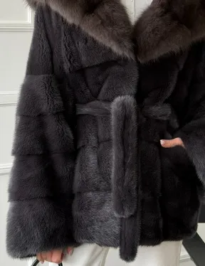Графитовая шуба с капюшоном из куницы - фото 2