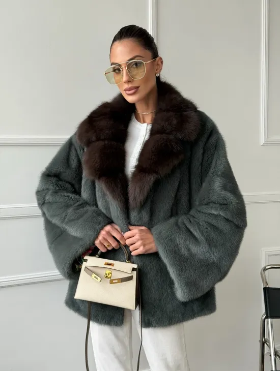 Красивая шуба из меха норки с воротником из куницы - фото 11