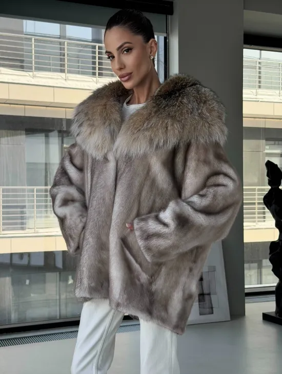 Шуба из аукционной пепельной норки с капюшоном из рыси - фото 5