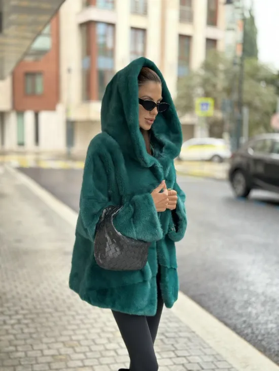 Короткая норковая шуба с капюшоном - цвет морской изумруд - фото 4