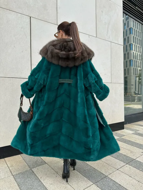 Шуба норковая с капюшоном из меха куницы - цвет морской изумруд - фото 0