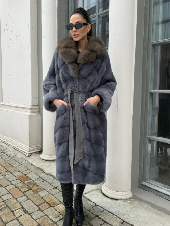 Норковая шуба с воротником из меха куницы - цвет серый - фото 0