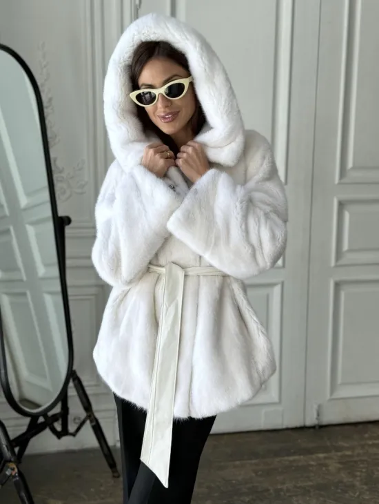 Белая шуба из меха норки (крестовка) с капюшоном - фото 5