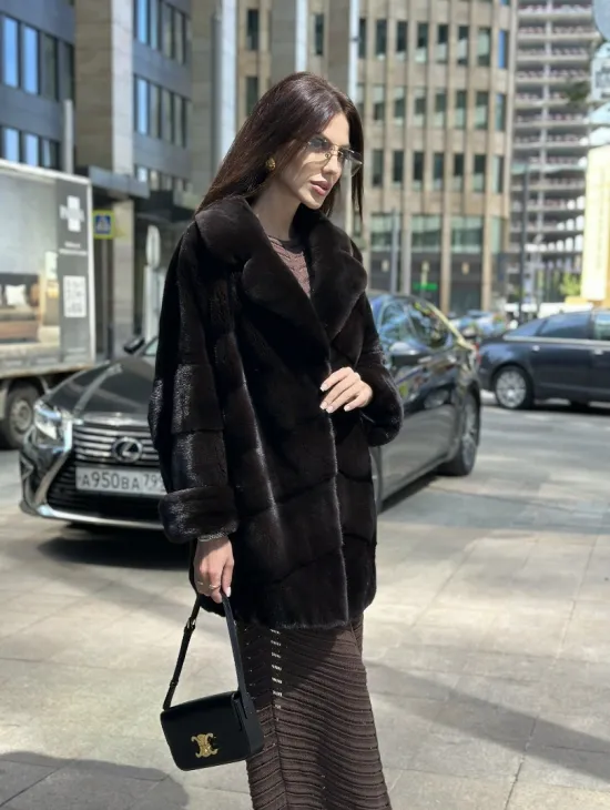 Укороченная норковая шуба в цвете шоколад - фото 6