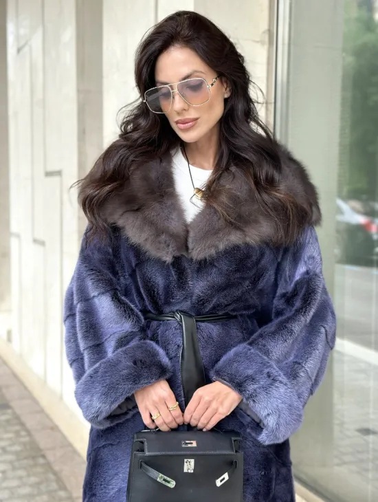 Длинная шуба из норки с капюшоном из куницы - цвет синий графит - фото 3